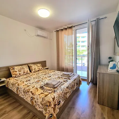 Apartment Sea Waves